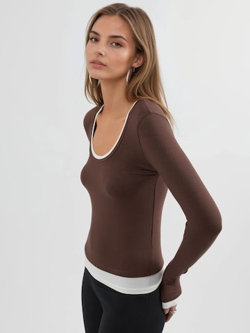 Busem Blouse in Bruin
