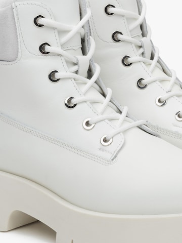 Estro Booties '09-3329' in White