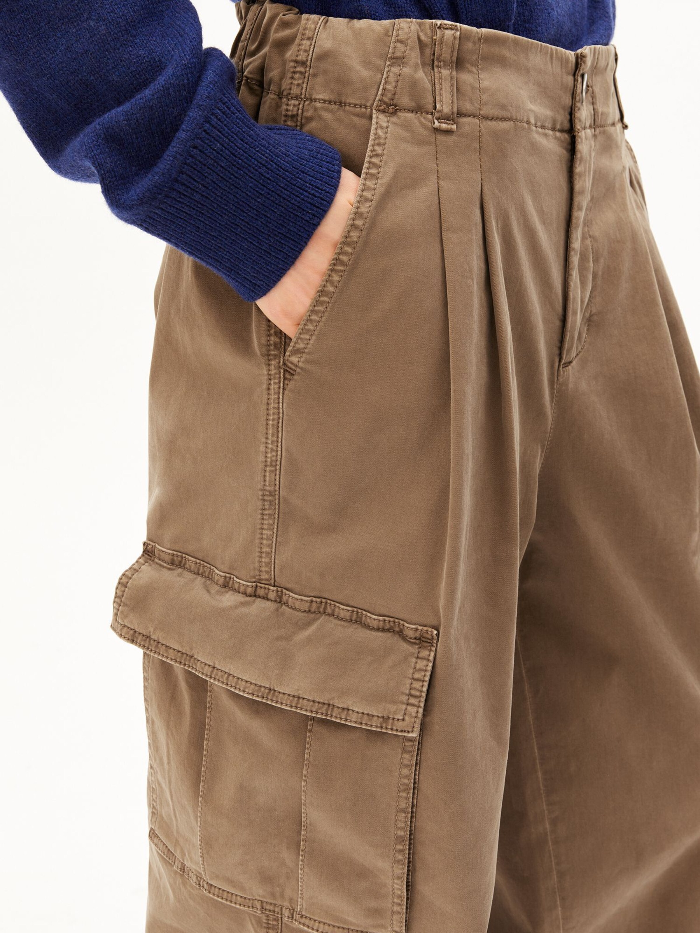 ARMEDANGELS Loosefit Hose BRUSHED CARGO GMT DYE in Braun: Vorderseite