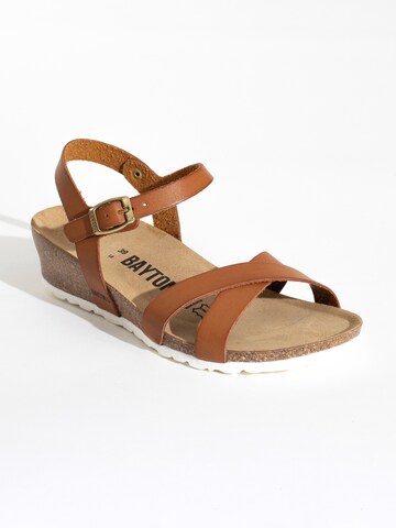 Bayton Sandalen met riem 'Canberra' in Bruin