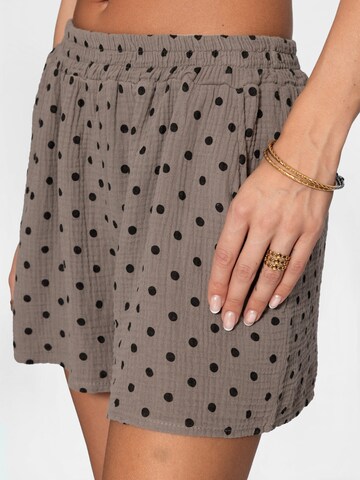 SASSYCLASSY Loosefit Hose‌‌‌‌‌‌‌ in Grau