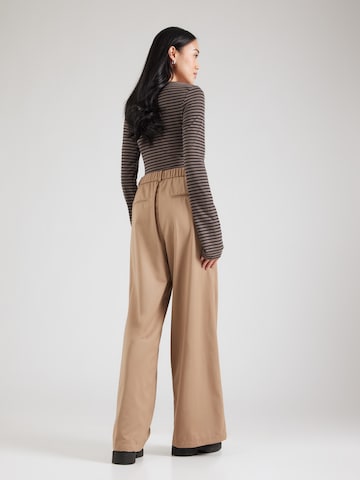 Wide leg Pantaloni cutați de la FRNCH PARIS pe bej