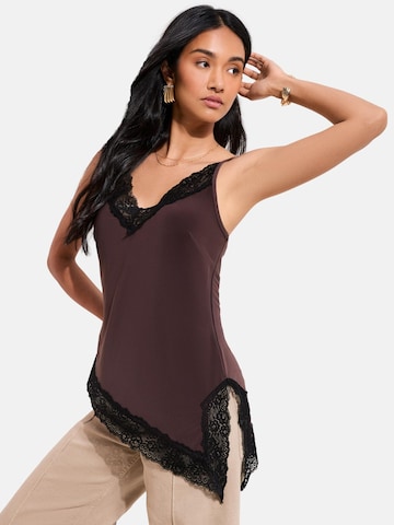 Top di Friends Like These in marrone: frontale