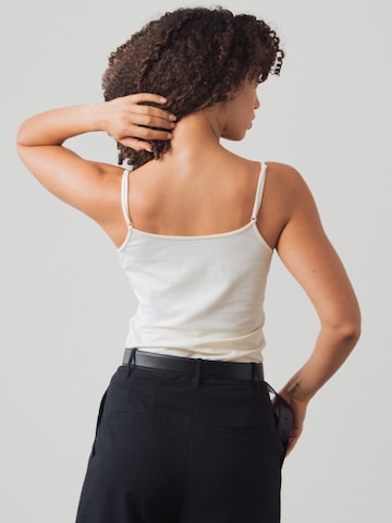 Honest Basics Top in Wit