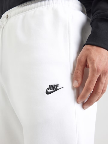 Nike Sportswear Tapered Nadrág 'CLUB' - fehér