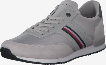 Baskets basses TOMMY HILFIGER en gris : devant