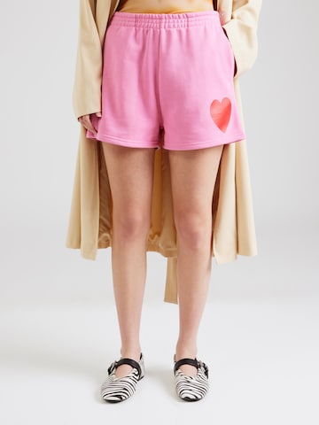 miss goodlife Regular Shorts 'Amour Paris' in Pink: Vorderseite