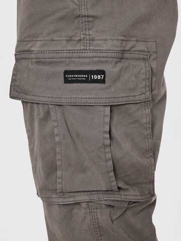 Regular Pantalon cargo Funky Buddha en gris