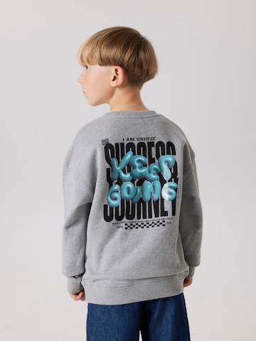 NAME IT Sweatshirt in Grijs: voorkant