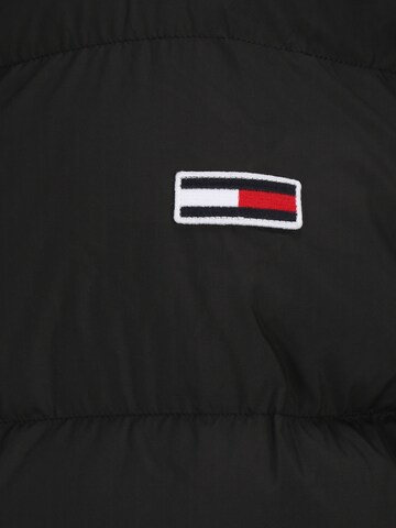 Tommy Jeans Plus Zimska jakna 'ESSENTIAL' | črna barva