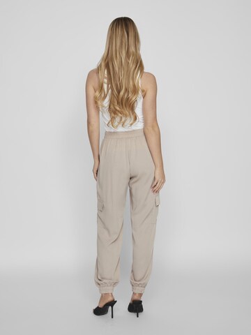 Effilé Pantalon cargo VILA en gris