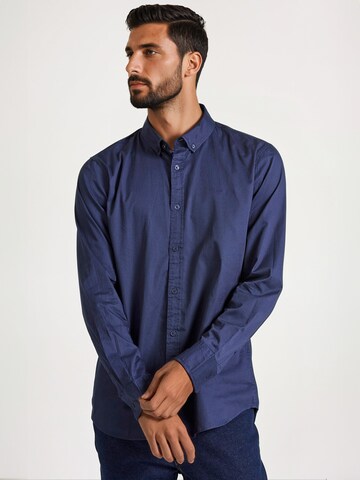 Coupe regular Chemise Funky Buddha en bleu : devant