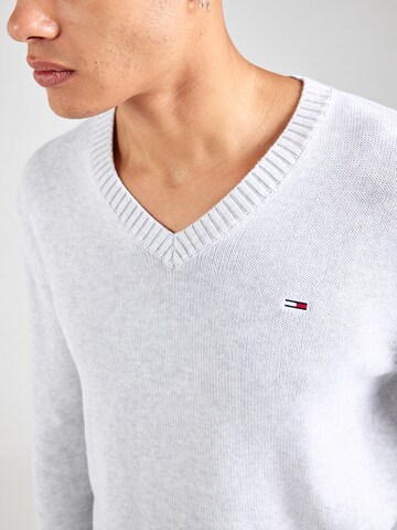 Tommy Jeans Pullover 'ESSENTIAL' in Grau