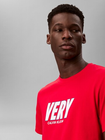 T-Shirt Calvin Klein Jeans en rouge