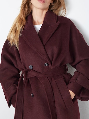 Manteau mi-saison 'Clara' co'couture en rouge