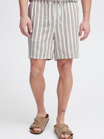 !Solid Regular Trousers ' Fried ' in Green: front
