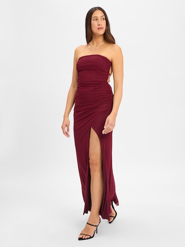 Luxuar Fashion Evening Dress in Red: front