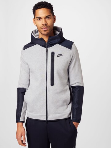 Nike Sportswear - Sudadera con cremallera en gris: frente