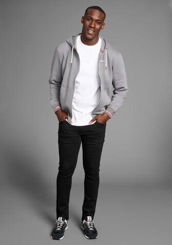 DELMAO Sweatjacke in Grau