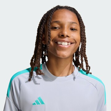 ADIDAS PERFORMANCE - Camisa funcionais 'Tiro 26 Essentials' em cinzento