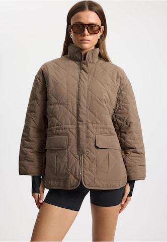 Veste mi-saison 'Lyon' rethinkit studios en marron : devant