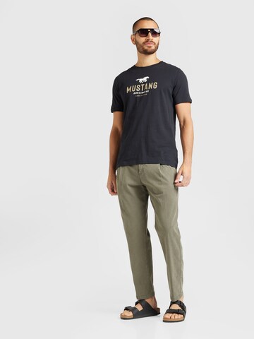 Tapered Pantaloni con pieghe 'DEVYN' di DRYKORN in verde