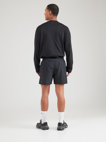regular Pantaloni sportivi 'MILER' di NIKE in nero