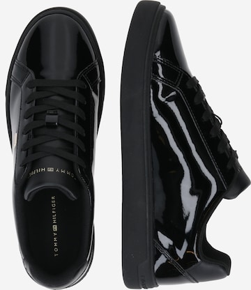 TOMMY HILFIGER Sneakers low 'Essential Court' i svart