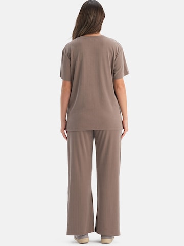 Wide leg Pantaloni di Dagi in marrone