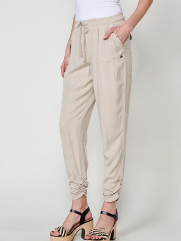 KOROSHI Regular Trousers in Beige: front