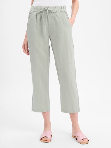 Marie Lund Pleat-Front Pants in Green: front