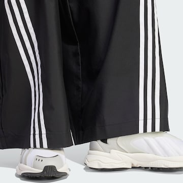 ADIDAS ORIGINALS Zvonové kalhoty Kalhoty 'Adilenium' – černá