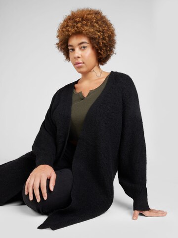 Geacă tricotată 'MILI' de la Vero Moda Curve pe negru