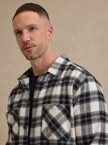 DAN FOX APPAREL Regular Fit Skjorte 'Mattes' i sort