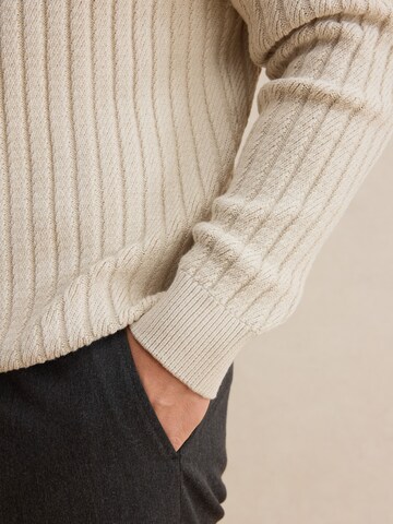 DAN FOX APPAREL Свитер 'Flynn' в Белый