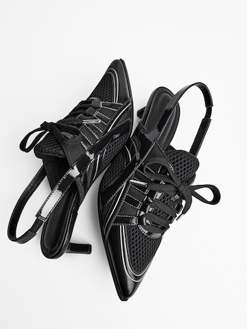 Pumps de la Bershka pe negru