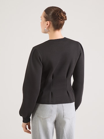 ABOUT YOU Mikina 'Aurelia' - Čierna