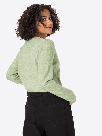 Geacă tricotată de la Cotton On pe verde