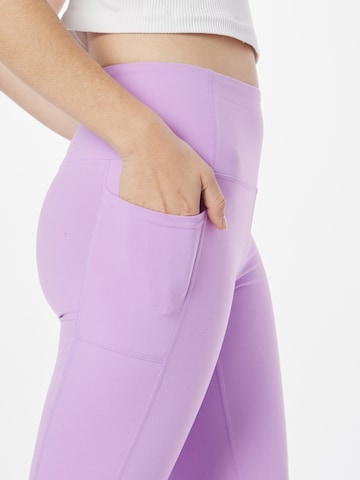 Skinny Pantaloni sportivi di SKECHERS in lilla