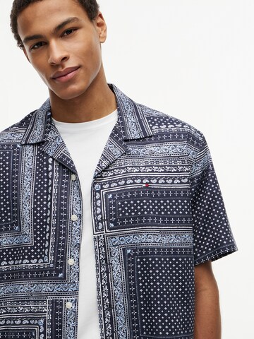 TOMMY HILFIGER Comfort Fit Риза в синьо