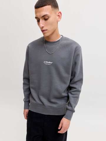 JACK & JONES Sweatshirt in Grey