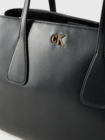 Calvin Klein Štandardný strih Kabelka na rameno - Čierna