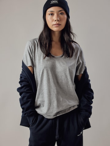 Maglietta 'T-Shirt Scollo Profondo' di OWN Off With Nature in grigio