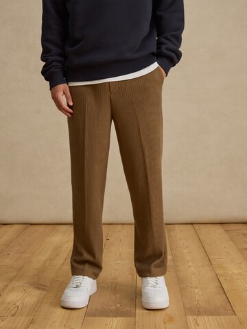 regular Pantaloni 'Chris' di DAN FOX APPAREL in marrone: frontale