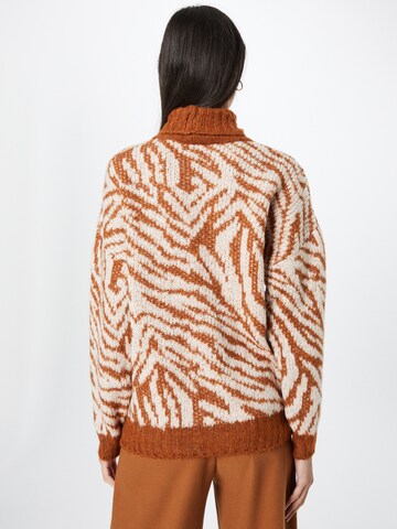 Trendyol Sweater in Brown