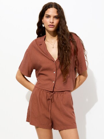 Pull&Bear Blouse in Brown: front