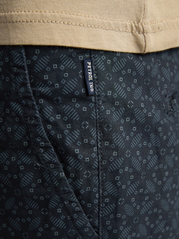 Petrol Industries Regular Chinohousut värissä sininen