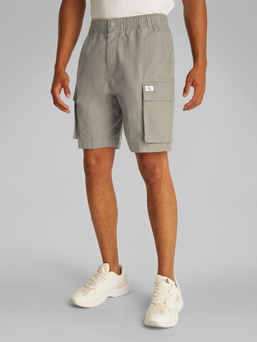 Calvin Klein Jeans Loosefit Παντελόνι cargo σε γκρι: μπροστά