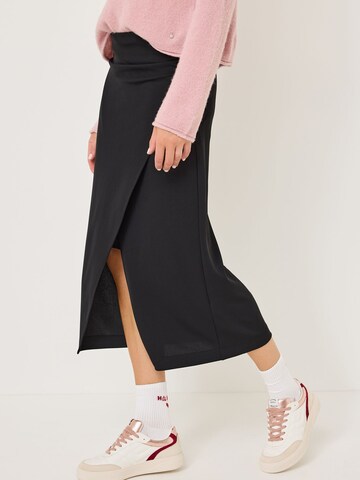 Tamaris Skirt in Black: front