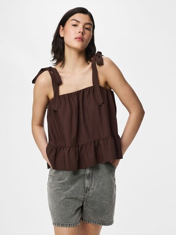 PIECES Top in Braun